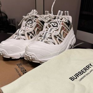 Burberry Arthur Vintage Checked Sneakers EU 40